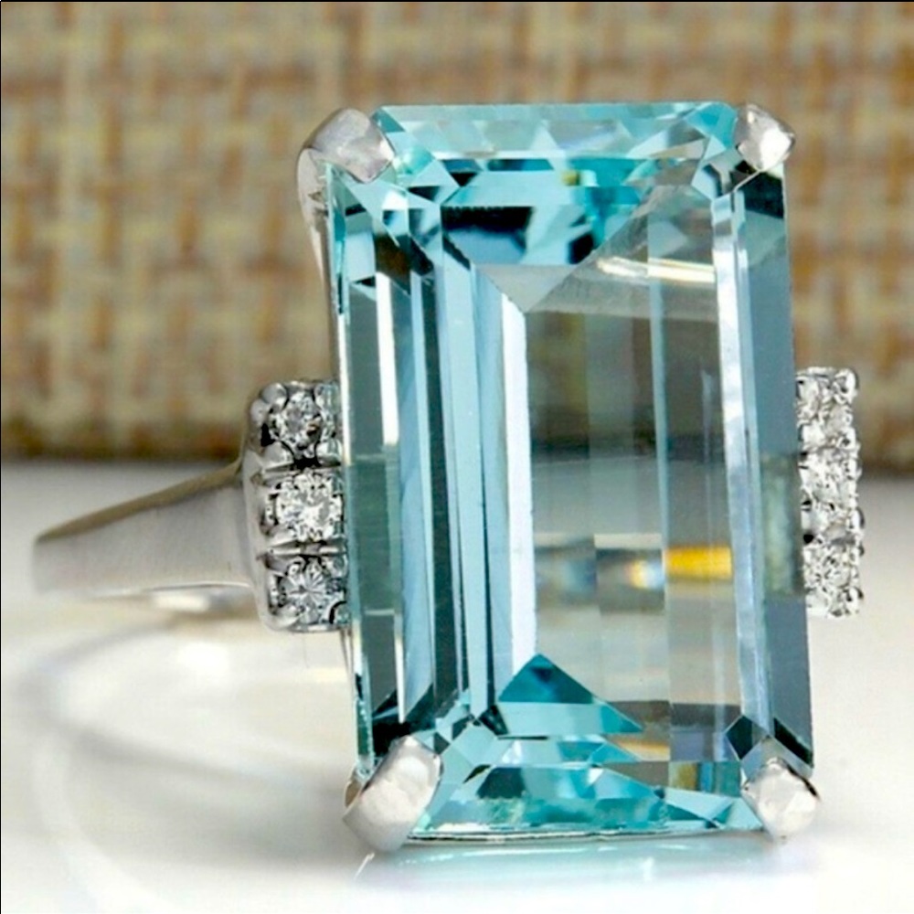 Stunning Aquamarine Ring 925 Silver Filled